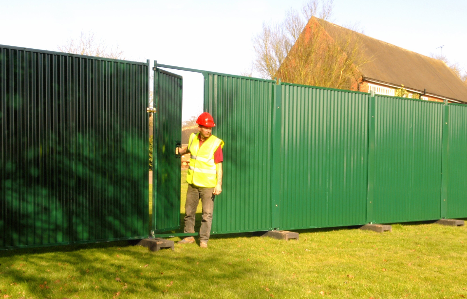 Secure, Private, and Flexible: The Advantages of Temporary Hoarding Fences for Construction Sites