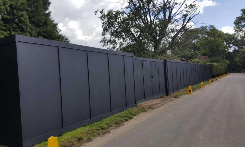 What Are Some Applications of Hoarding Fencing