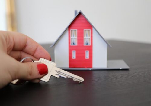 The Benefits of Choosing Retail Space for Lease Over Buying